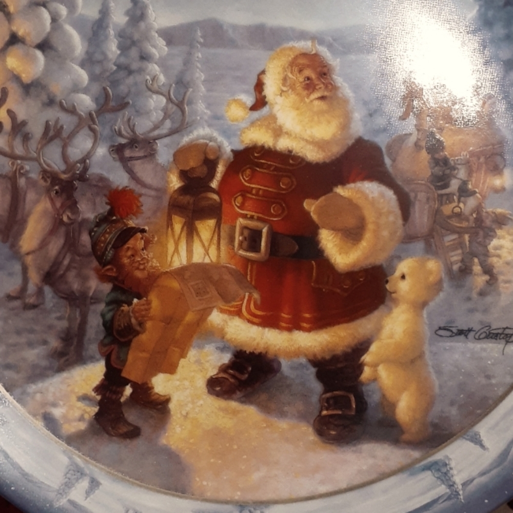 Santa Collectable Plate - Picture 2 of 10